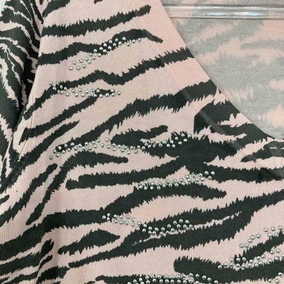 Quacker Factory size 1X Pink Black Animal Print Embellished Stretch Knit Top - Picture 4 of 9